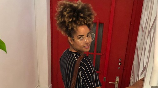 Bianca szettje szuper, de az ennivaló kisfia ellopja a show-t