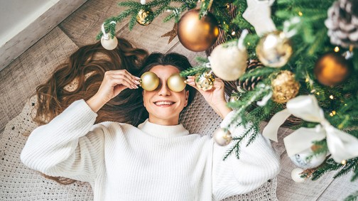 Így lehet sokáig gyönyörű a karácsonyfád