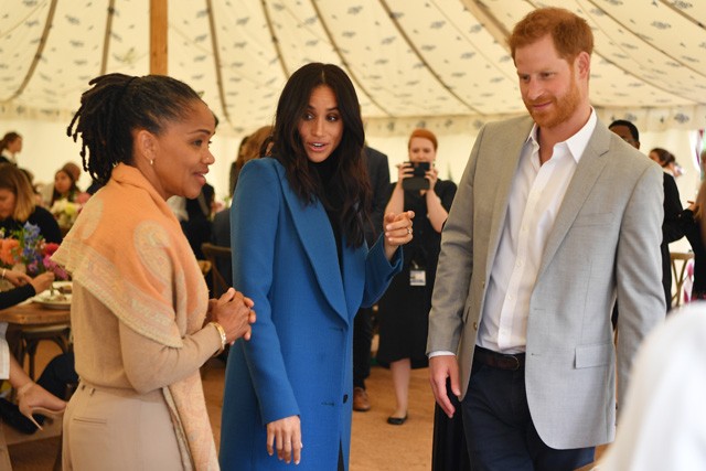 Meghan Markle hercegnéként szintet lépett, Harry pedig olyan szerelmesen néz rá, hogy elolvadunk