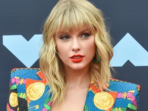 Taylor Swift olyan különleges sminket kapott új címlapfotóján, hogy nem jutunk szóhoz