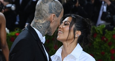 A nyilvános szoptatás legcsodásabb sztárfotója: Kourtney Kardashian képei egyszerűen álomszépek