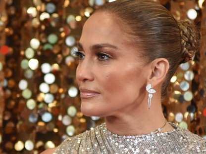 Jennifer Lopez egy olyan lábvillantást nyomott, hogy még mindig nem tértünk magunkhoz