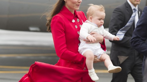 Kate Middleton és a kis György herceg szupercuki landolása