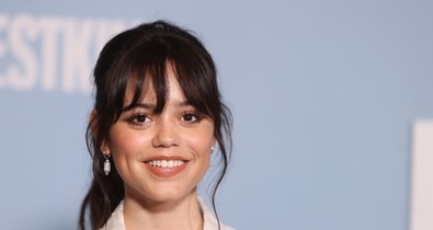 Jenna Ortega új szintre emelte a meztelenruha fogalmát
