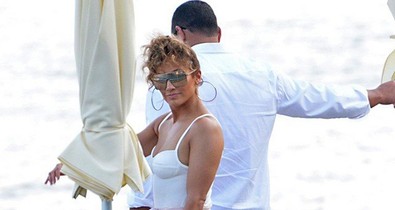 Á, csak újabb ultraszexi fürdőruhás fotók Jennifer Lopezről