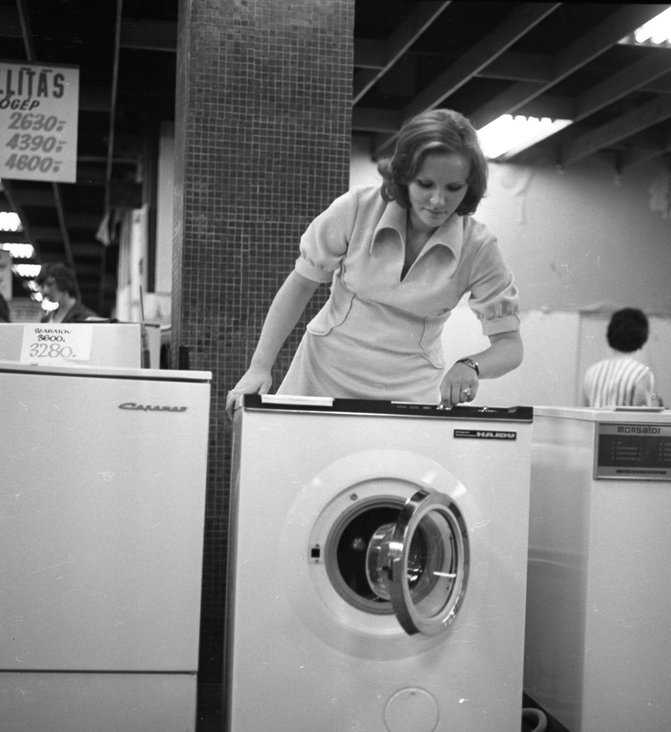 Blaha Lujza tér, Corvin Áruház, 1977-ben.