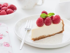 Glutén- és laktózmentes málnás sajttorta a nyugodt bűnözéshez