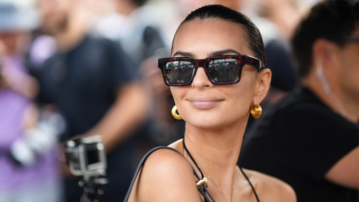 Emily Ratajkowski merész szettel nyitotta meg az Uggs szezont
