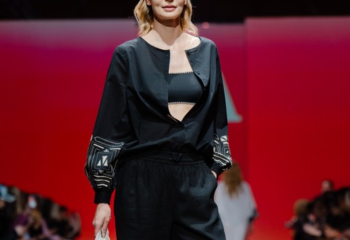 Indiában ruhát gyártatni úgy is lehet, hogy segítesz az ott élőknek