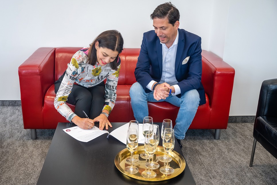 Ördög Nóra egy kizárólagos szerződést írt alá a Rossmann drogérialánccal