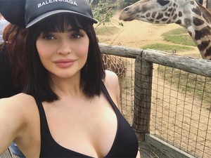 Kylie Jenner most tényleg megmutatta hatalmas melleit