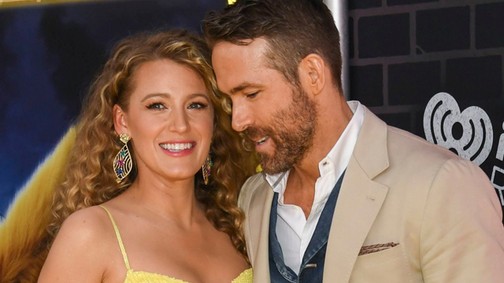 Blake Lively a harmadik babáját várja - meg is mutatta kerekedő pocakját