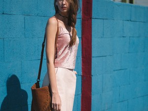 Dallos Bogi moziba és kávézni megy ma