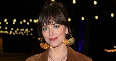A szezon kedvenc ruhájában ropta a táncot Dakota Johnson a filmfesztiválon