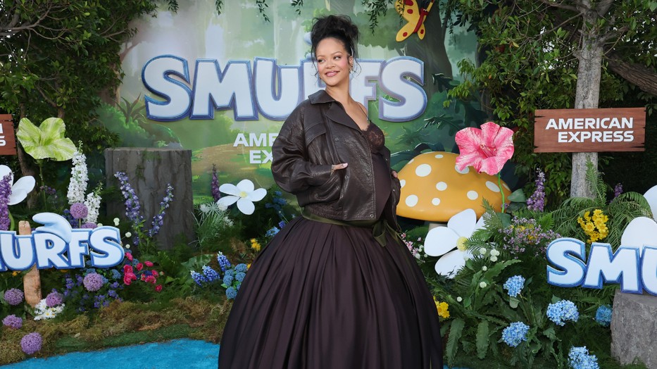 Rihanna meghitt fotón mutatta meg újszülött kislányát, Rockit