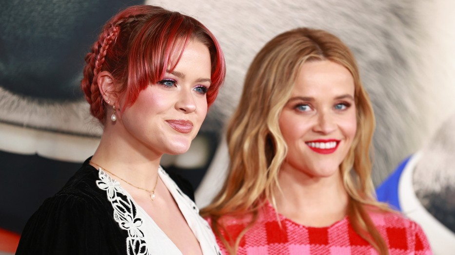 Ava Phillippe nevetett a saját ügyetlenségén