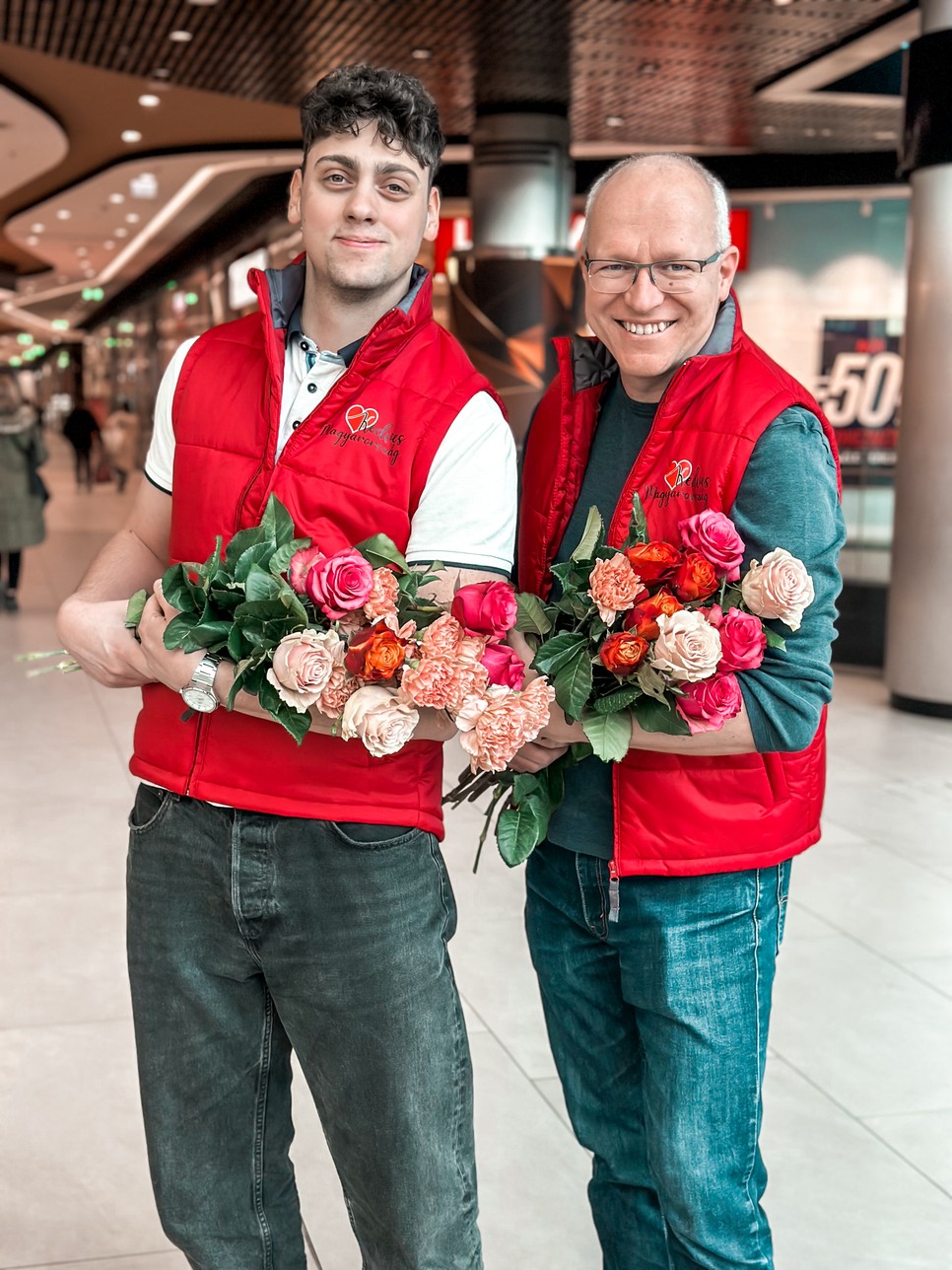 A Kedves Magyarország sokféle akcióval próbálja meg arra inspirálni az embereket, hogy legyenek empatikusabbak, kedvesebbek