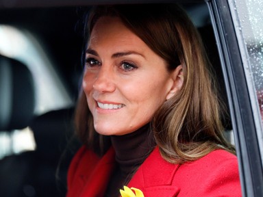 Katalin hercegné a ruhájával üzent: ezért viselt álomszép piros kabátot Vilmos herceg felesége