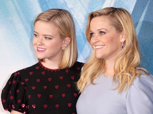 Édesanyja ikonikus szerepébe bújt Reese Witherspoon lánya: mintha magát Doktor Szöszit látnánk