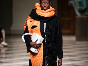 Szobrok is megjelentek a Nubu látványos bemutatóján a budapesti divathéten