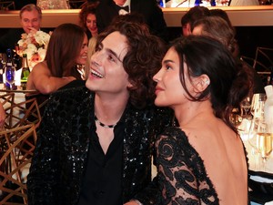 Babát várhat Kylie Jenner? A rajongók szerint egyértelmű jelek utalnak várandósságára