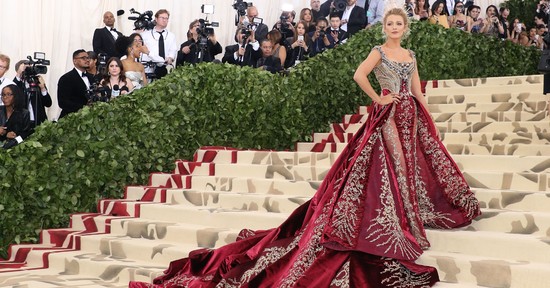 Elképesztő szabályokat kell betartania annak, aki haute couture kollekciót akar tervezni