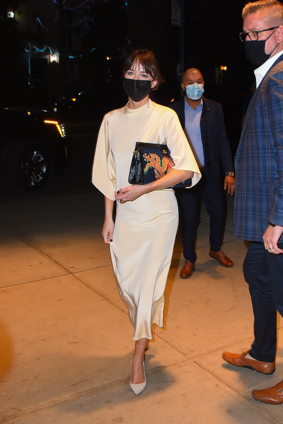 Dakota Johnson és a tökéletes frufruja diktálják idén ősszel a divatot