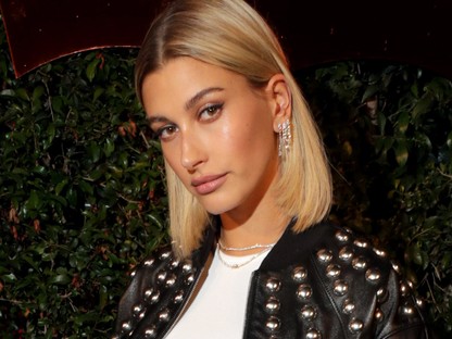 Hailey Bieber tagadja, hogy bármilyen plasztikai műtéten átesett volna
