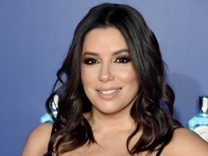 Egy bőr hálóingben ment Eva Longoria a vörös szőnyegre