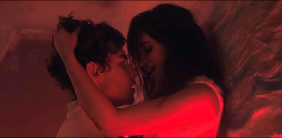 Camila Cabello és Shawn Mendes óriási csókkal erősítik meg, hogy együtt vannak