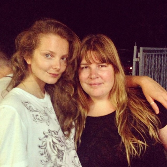 Szegedi Kata kedvenc modelljével és barátnőjével, Mihalik Enikővel.