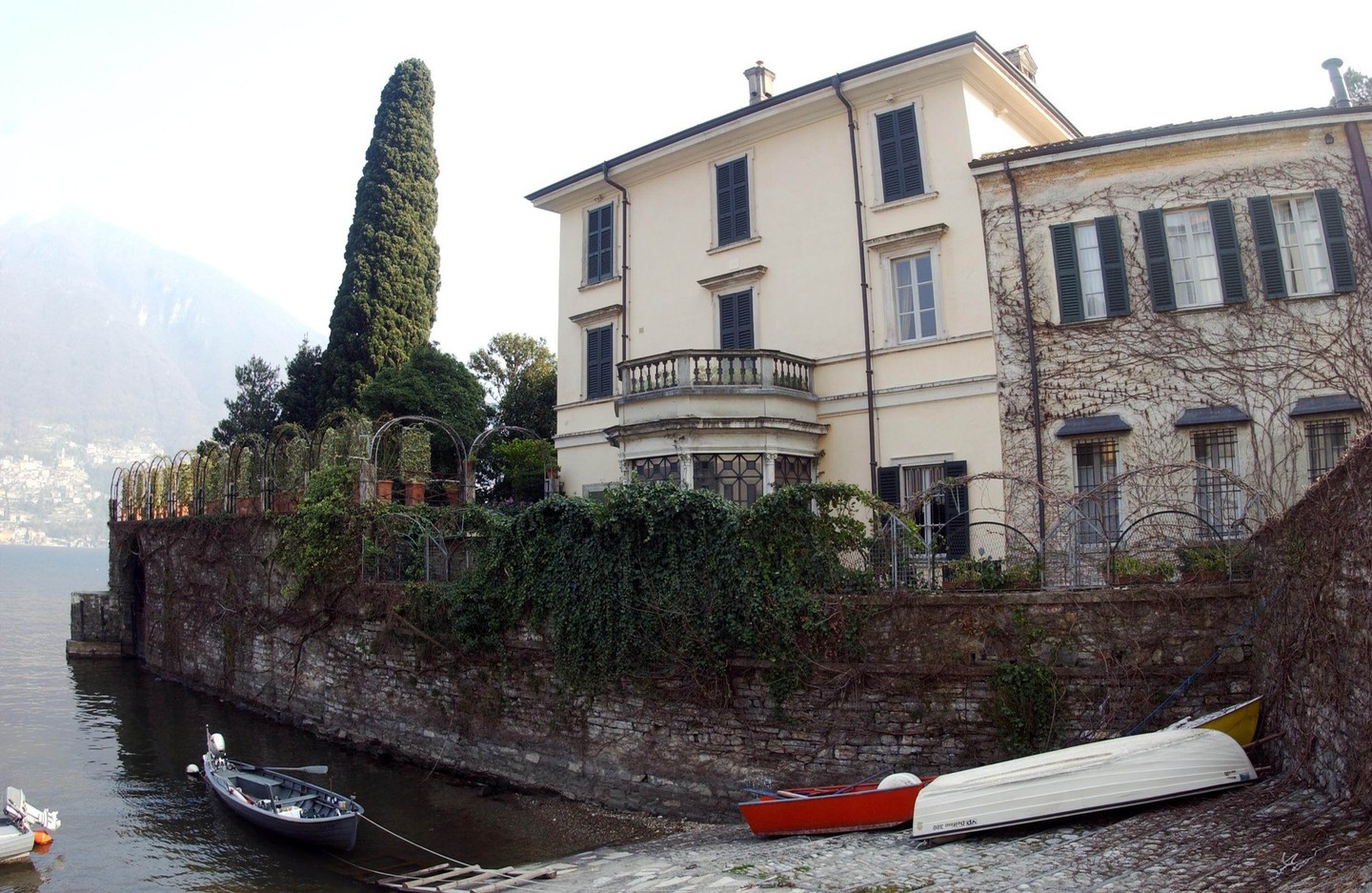 George Clooney otthonában 25 szoba van, de tartozik hozzá teniszpálya és edzőterem