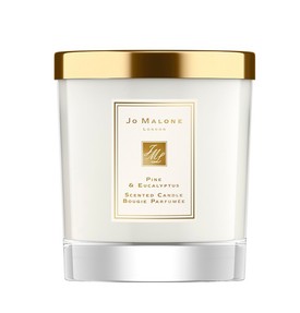 3. Douglas JoMalone_Pine & Eucalyptus Home Candle - 17 600 Ft