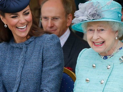 Sosem látott fotókat osztott meg a királyi család: Erzsébet királynő elképesztően gyönyörű volt fiatal korában