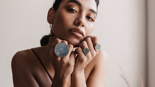 Beton, ásványok és a Duna parti kavicsok története ékszerekbe zárva - interjú Fülöp Erikával