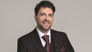 „A költők elsősorban pont olyan emberek voltak mint te vagy én, csak versbe szedték a gondolataikat” - Sövegjártó Áron színésszel beszélgettünk