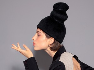 Kalapjai az elvágyódást, a szabadságvágyat fejezik ki - Interjú Fazekas Valéria kalapkészítővel