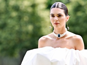 Kendall Jenner meztelenruhája pucérabb már nem is lehetne