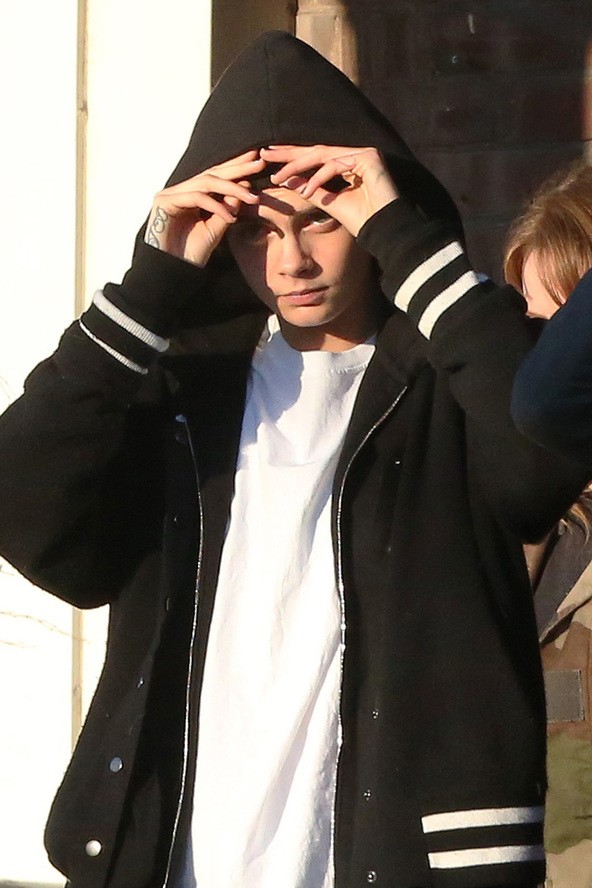 Cara Delevingne kopasz