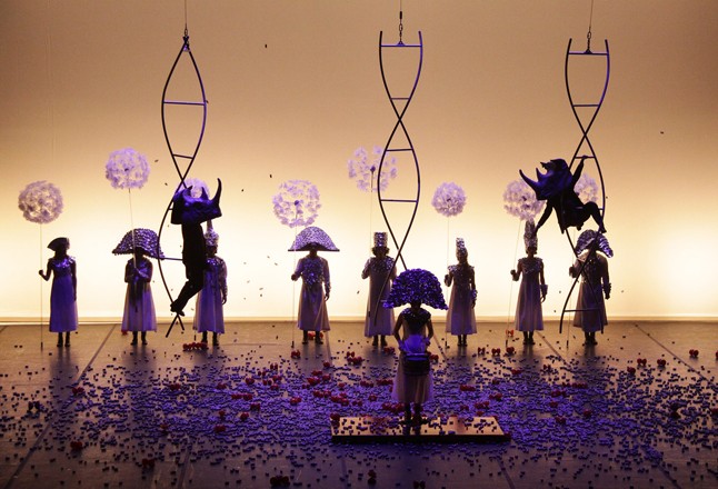 Lélegzetelállító show egy eredeti Dalí óriásvászon körül