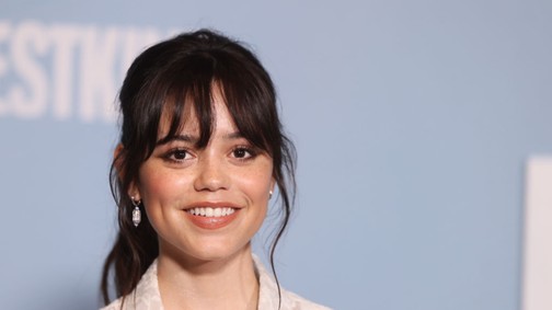 Jenna Ortega új szintre emelte a meztelenruha fogalmát