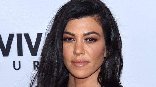 Születésnap Kardashian-módra: óriási fallosz és visítva hányás