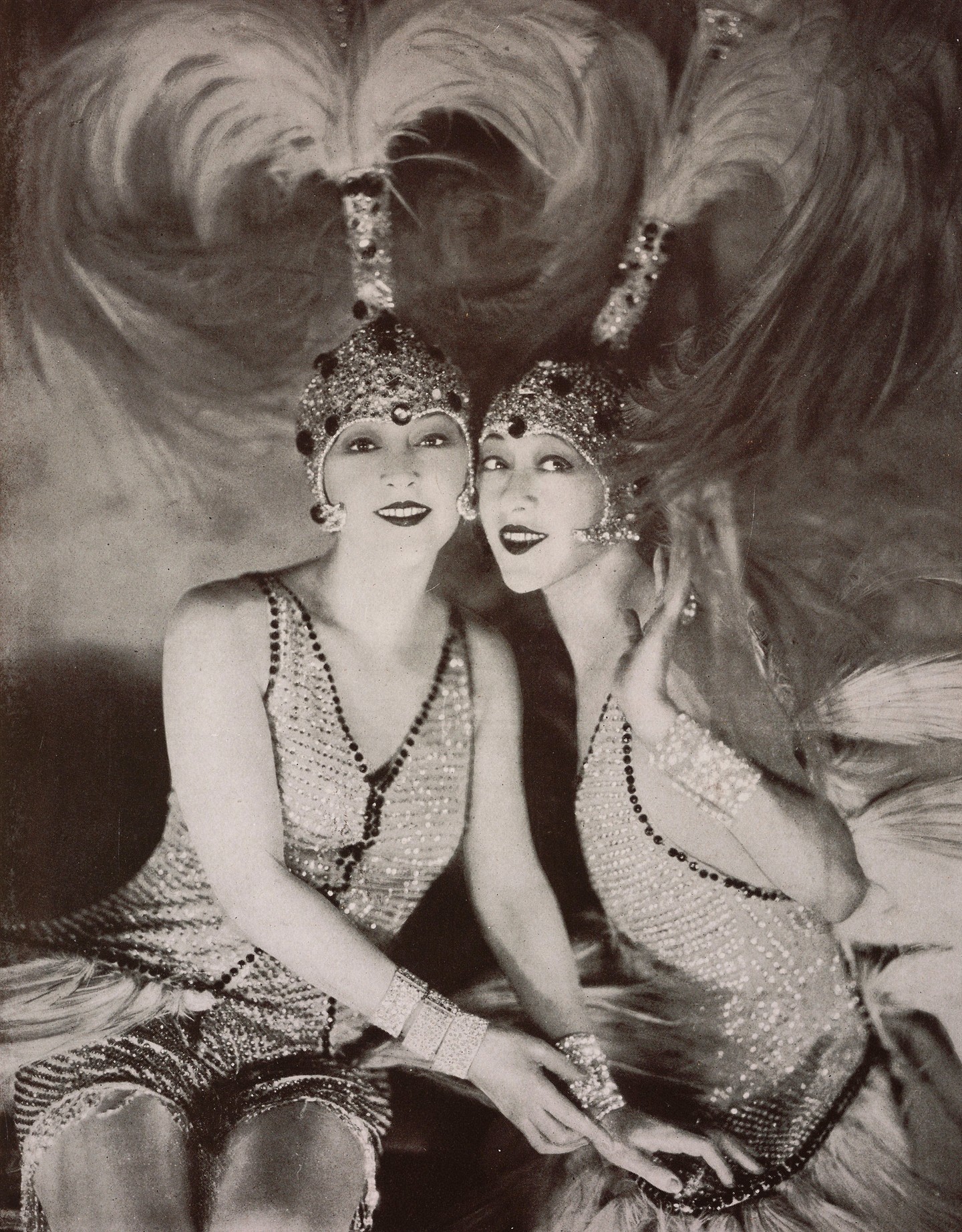 Janka és Róza, a századelő ikonikus sztárjai – Vass Virág regényének főhősei