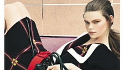 Ismeretlen modellekkel kampányol a Prada