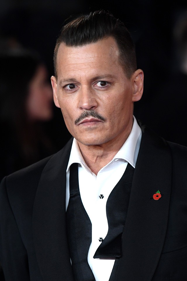 Johnny Depp csemegebajusszal és felnyírt hajjal vagánykodik, de még így is övé a szívünk