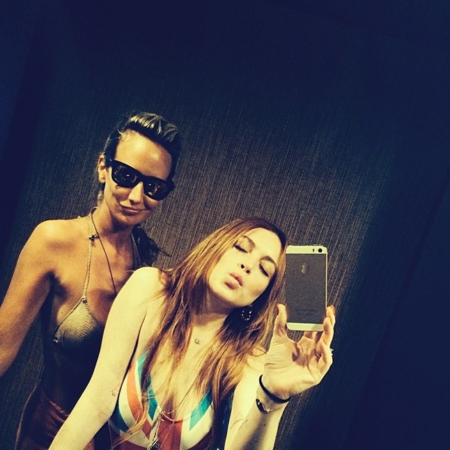 Oké, Lindsay Lohan élete nem éppen példaértékű, de azért ugye, hogy mindannyiunkban ott bújkál a kisördög, aki szeretne úgy élni, mint LiLo? @lindsaylohan