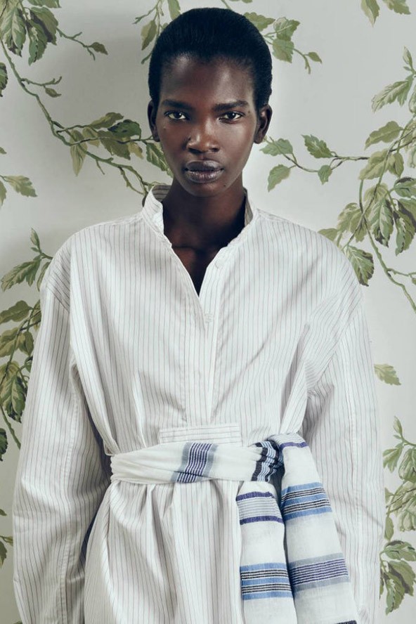 Rasszista kommentek százai a modell gyönyörű ajkára, és a tökéletes válasz