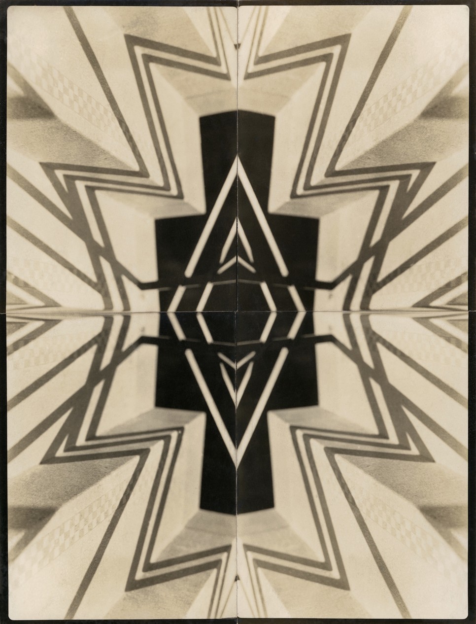 Programajánló: Margaret Watkins Fekete fény című fotókiállítása a Mai Manó Házban