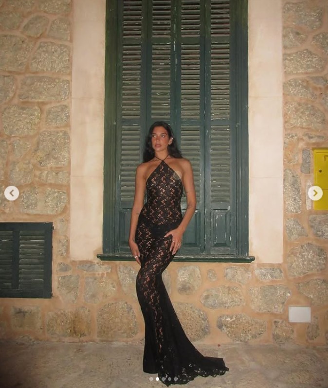 Dua Lipa csak úgy ragyog a spanyolországi nyaralásán