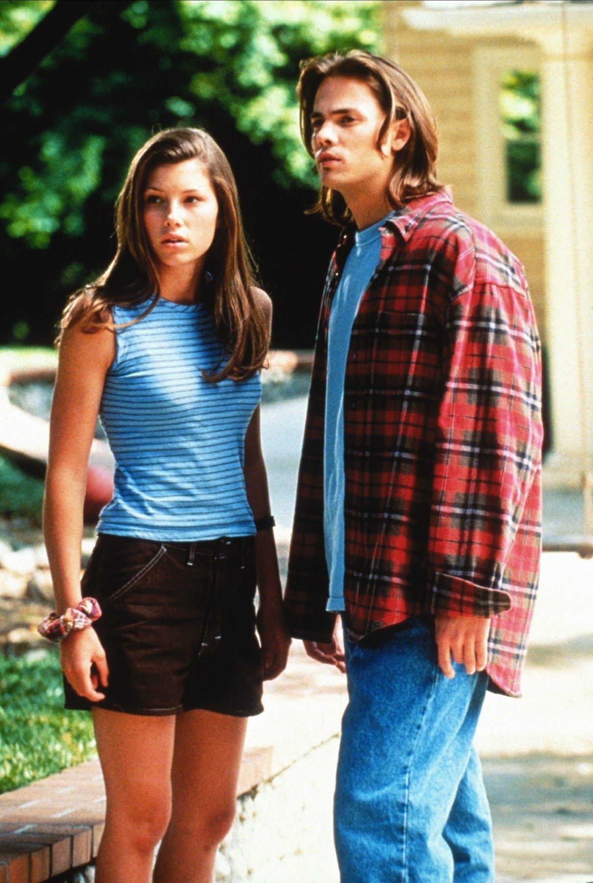 Jessica Biel és Barry Watson a két legidősebb testvért, Mary-t és Matt-et alakította. A forgatások idején a színészek 14 és 22 évesek voltak. Hihetetlen, hogy majdnem 10 év van köztük, pedig korban látszólag nagyon közel állnak egymáshoz.